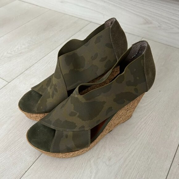 Army Wedge Sandals - Picture 2 of 4
